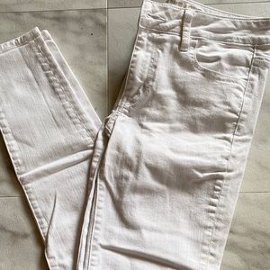 AMERICAN EAGLE WHITE WASH SKINNY JEAN